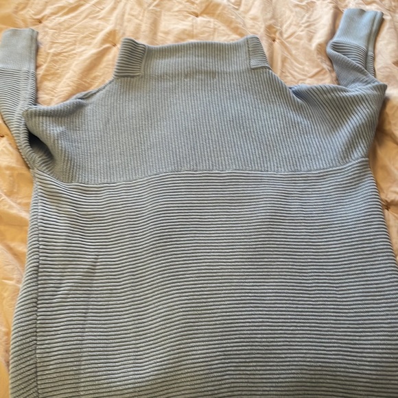Light blue attoman tunic (still in stores) - Picture 3 of 3